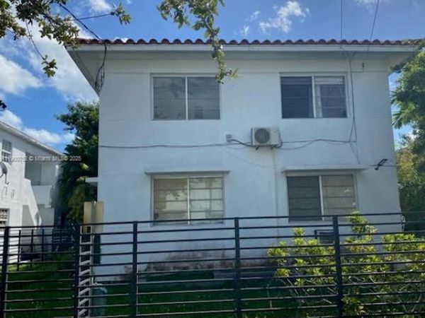 1949 Marseille Dr, Miami Beach, FL 33141