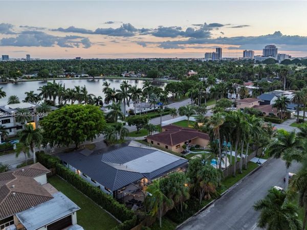 1141 N Northlake Dr, Hollywood, FL 33019