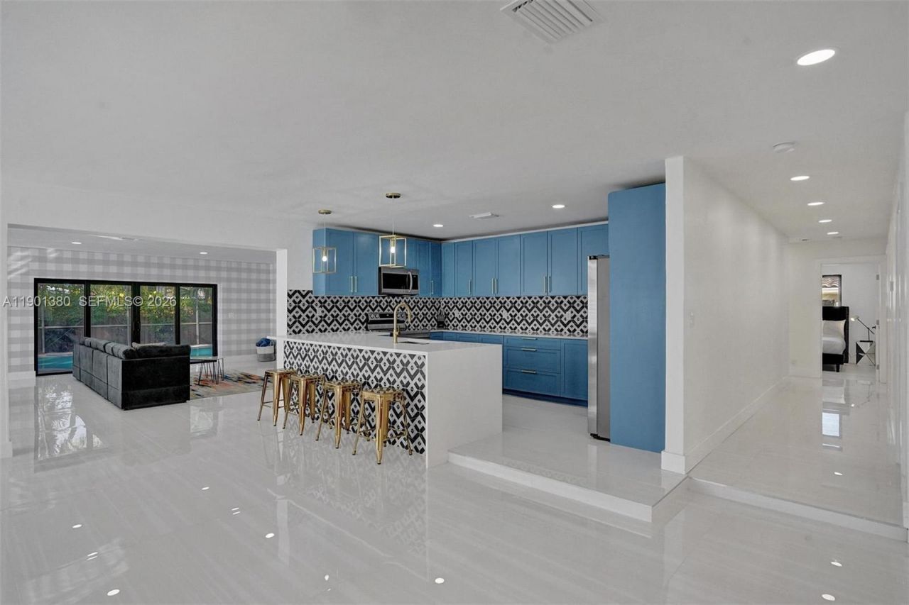 1141 N Northlake Dr, Hollywood, FL 33019 Photo