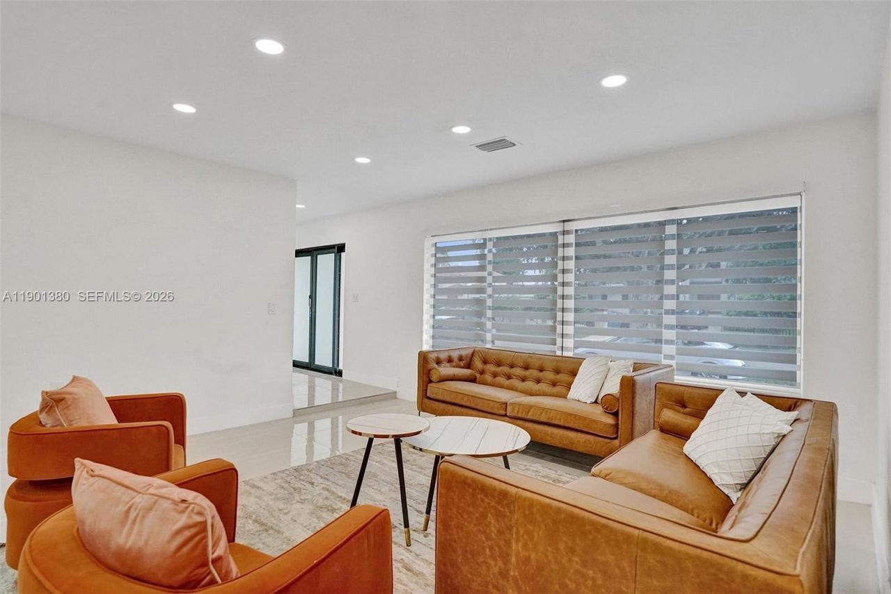 1141 N Northlake Dr, Hollywood, FL 33019 Photo