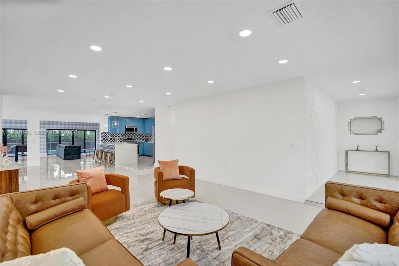 1141 N Northlake Dr, Hollywood, FL 33019 Photo