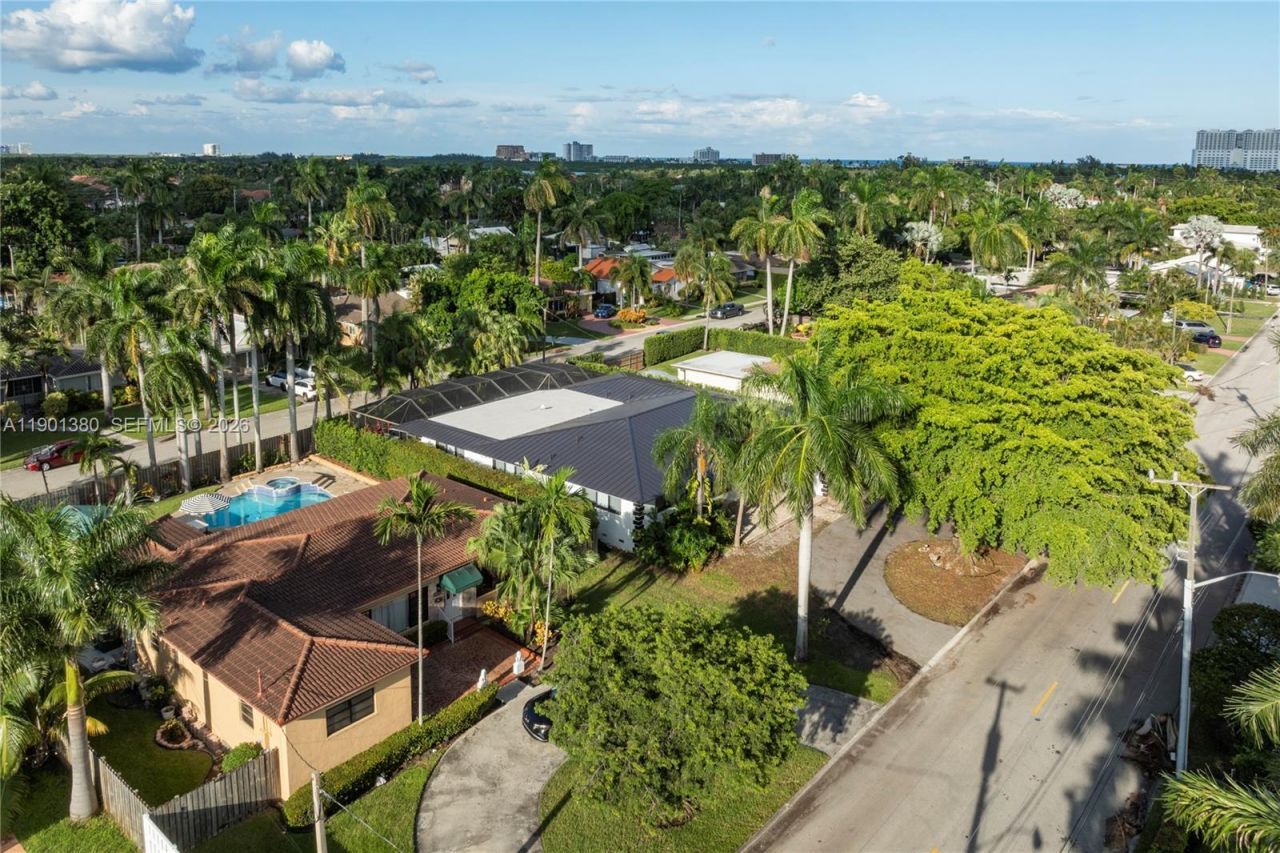 1141 N Northlake Dr, Hollywood, FL 33019 Photo