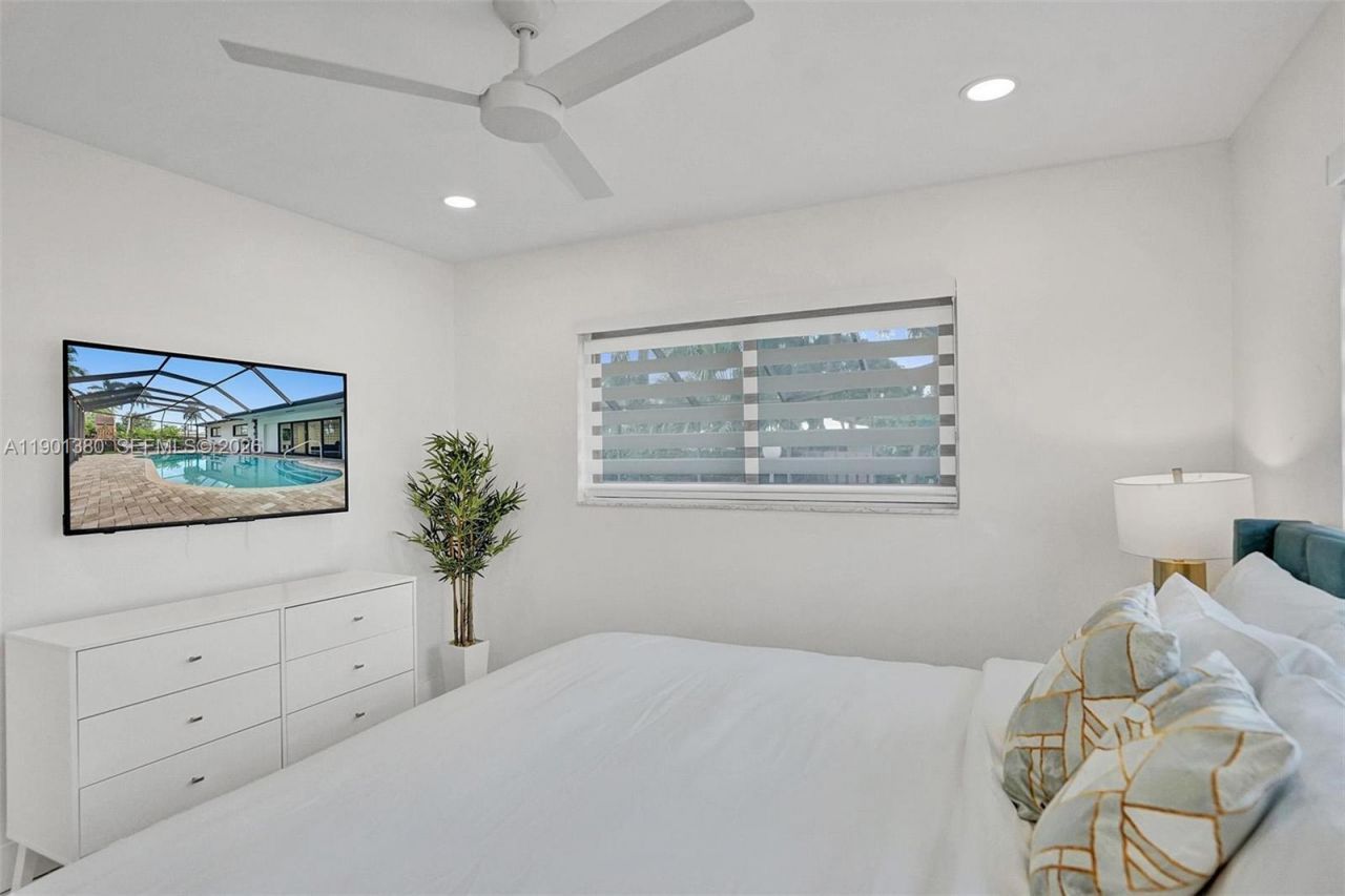 1141 N Northlake Dr, Hollywood, FL 33019 Photo