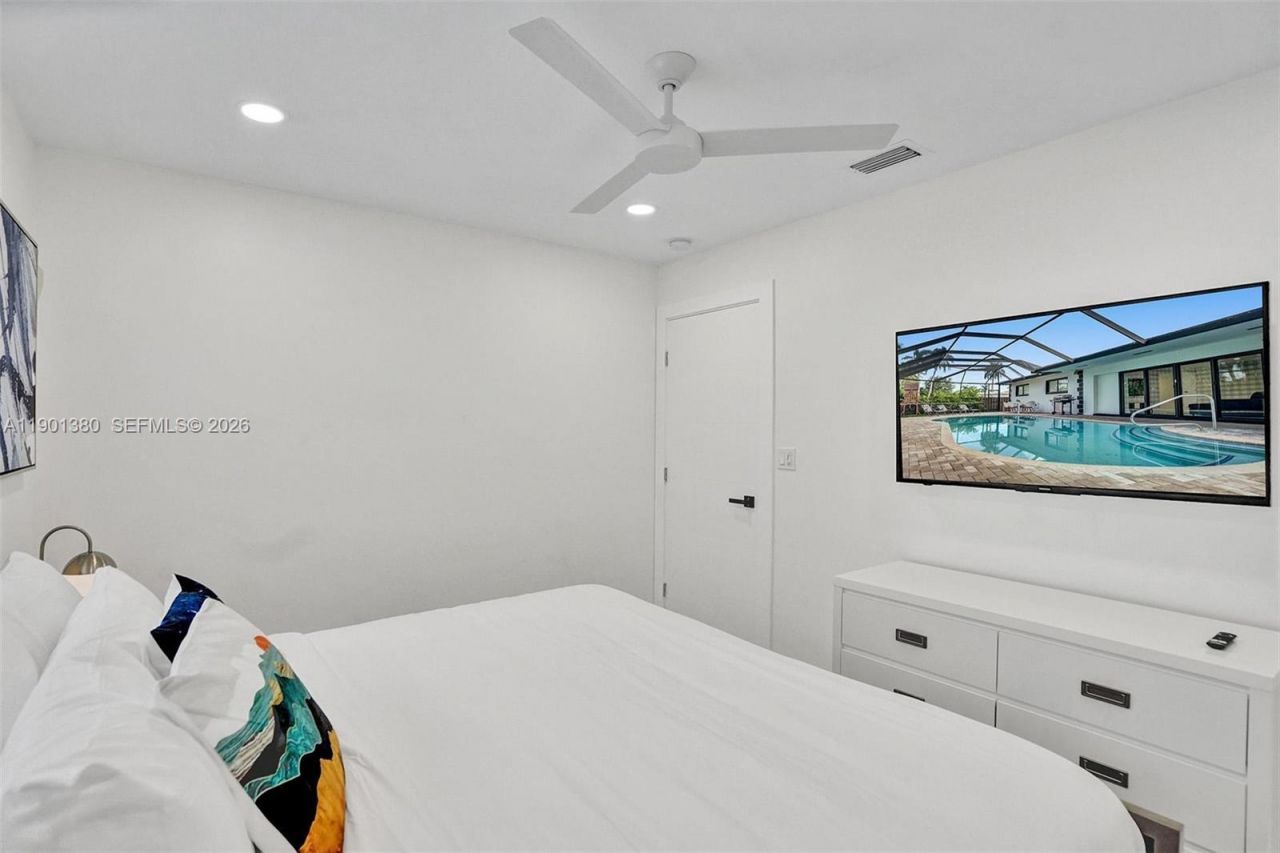 1141 N Northlake Dr, Hollywood, FL 33019 Photo