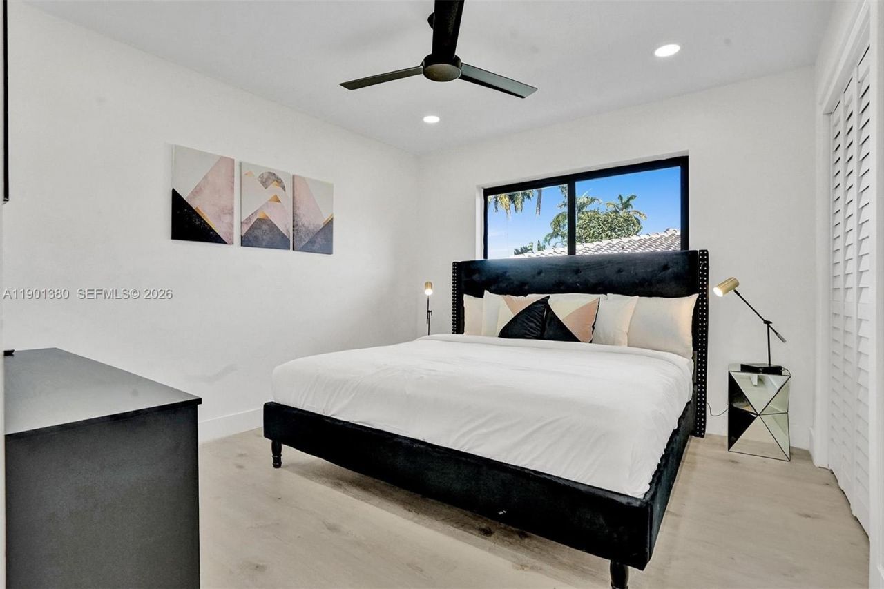 1141 N Northlake Dr, Hollywood, FL 33019 Photo