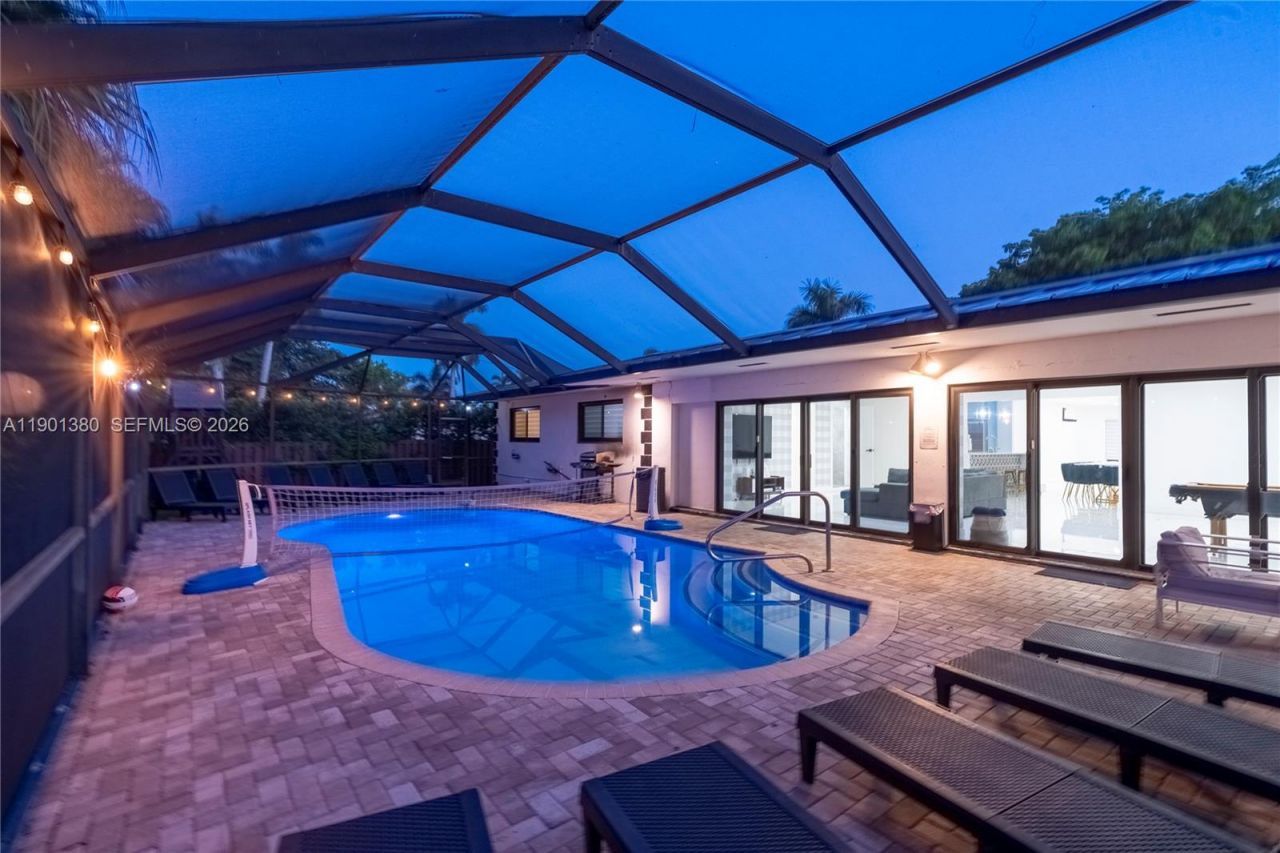 1141 N Northlake Dr, Hollywood, FL 33019 Photo