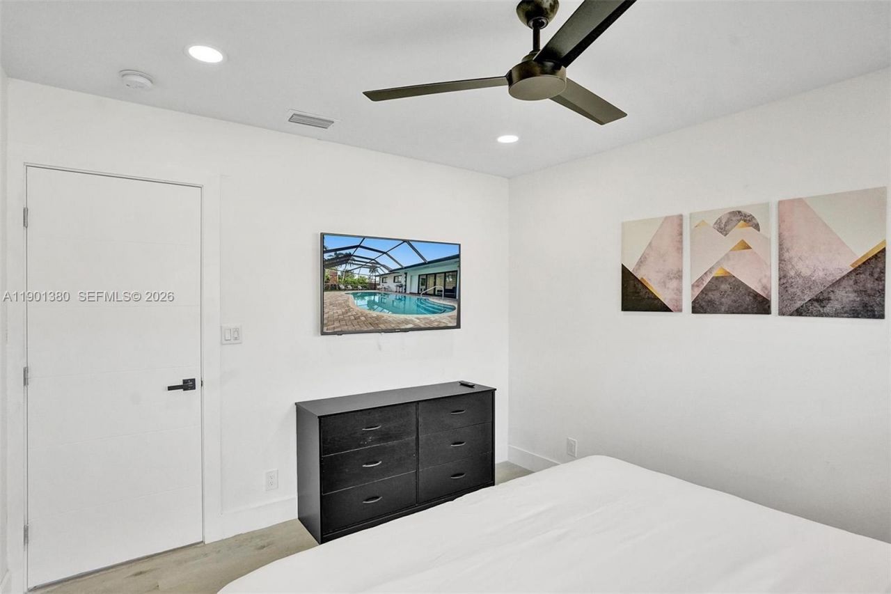1141 N Northlake Dr, Hollywood, FL 33019 Photo