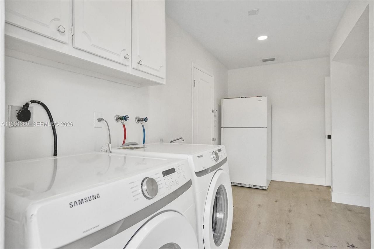1141 N Northlake Dr, Hollywood, FL 33019 Photo
