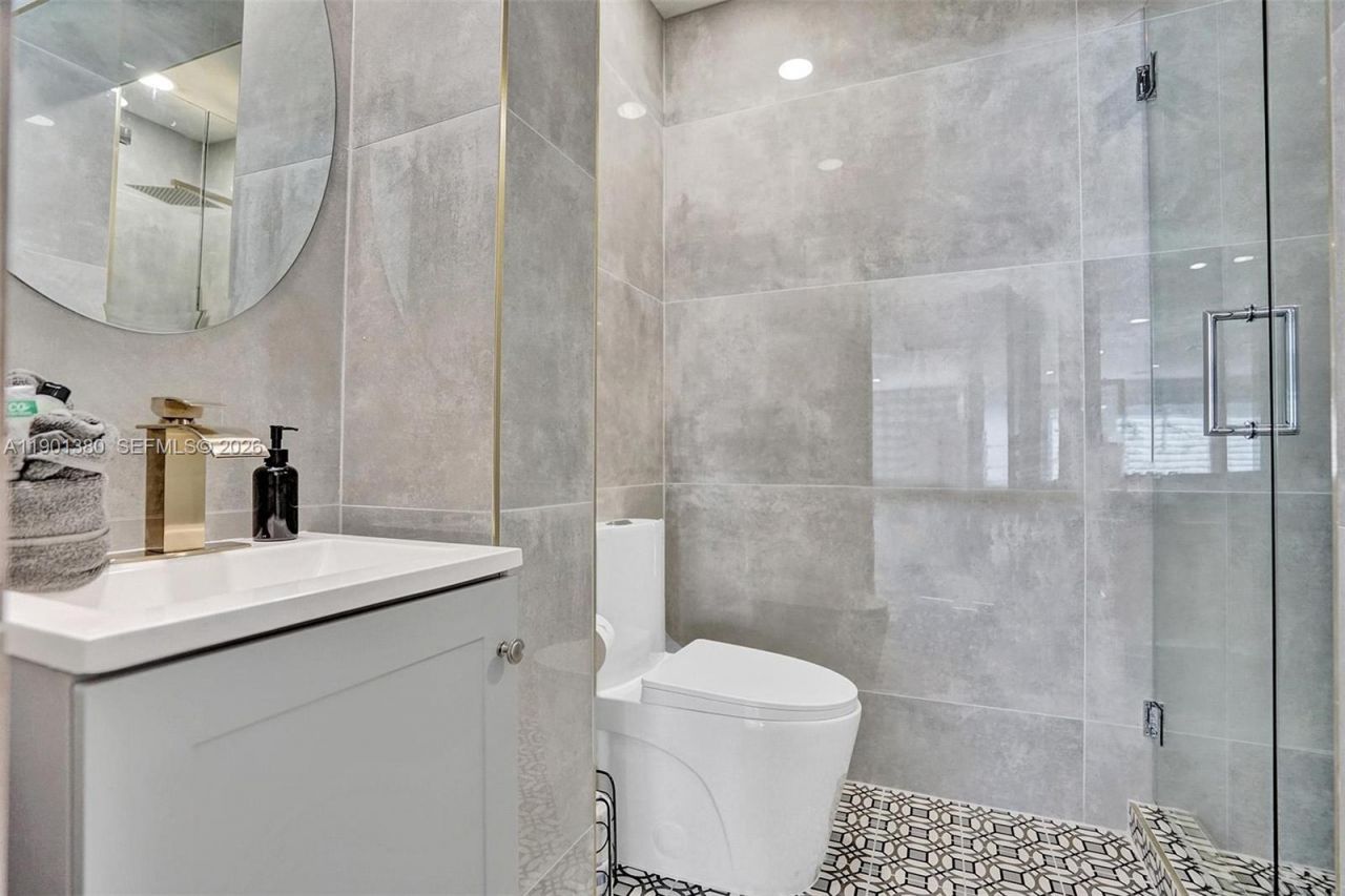 1141 N Northlake Dr, Hollywood, FL 33019 Photo