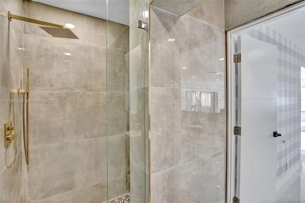 1141 N Northlake Dr, Hollywood, FL 33019 Photo