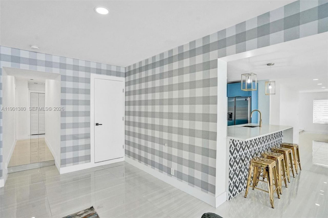 1141 N Northlake Dr, Hollywood, FL 33019 Photo