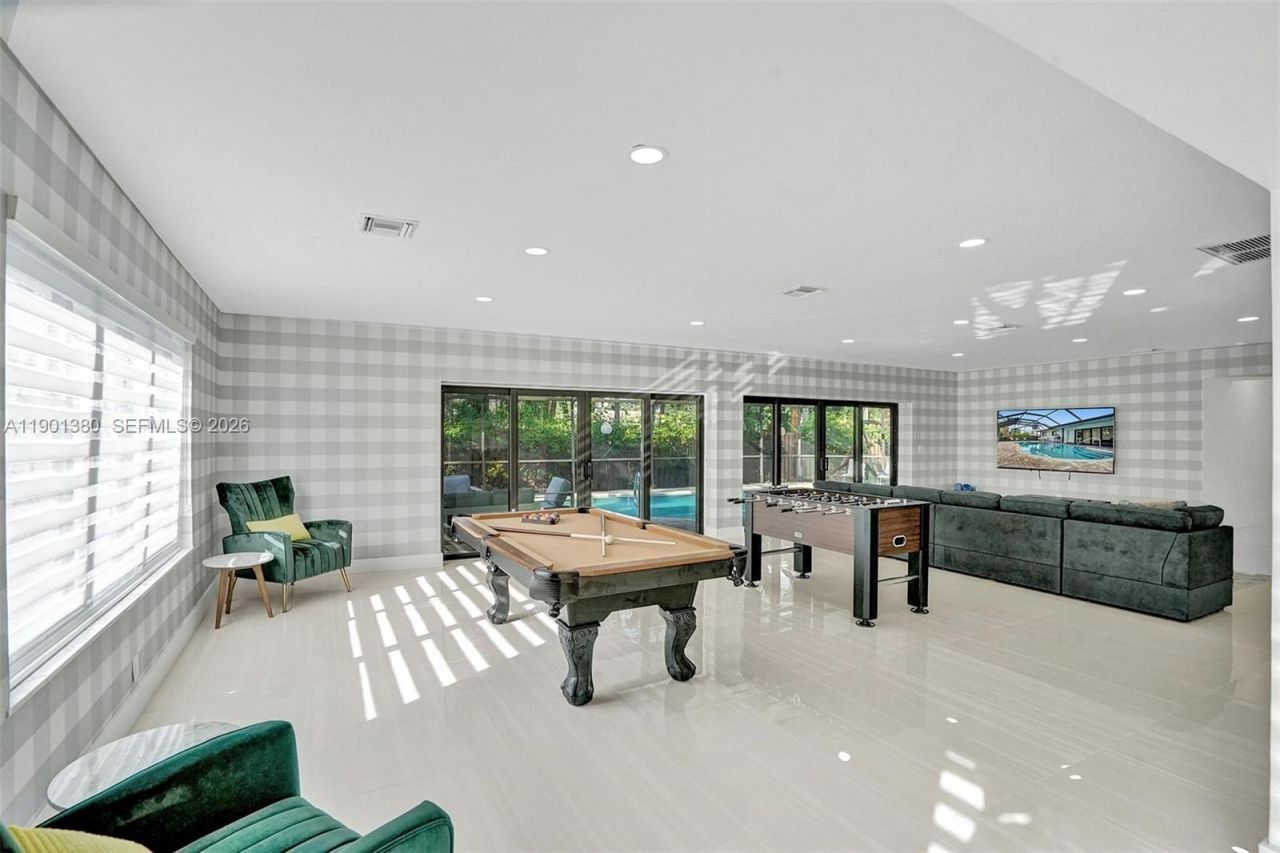 1141 N Northlake Dr, Hollywood, FL 33019 Photo