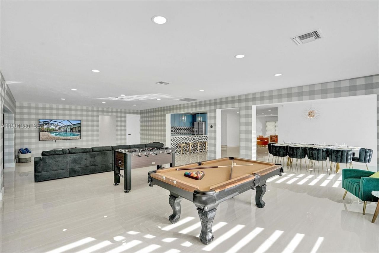 1141 N Northlake Dr, Hollywood, FL 33019 Photo