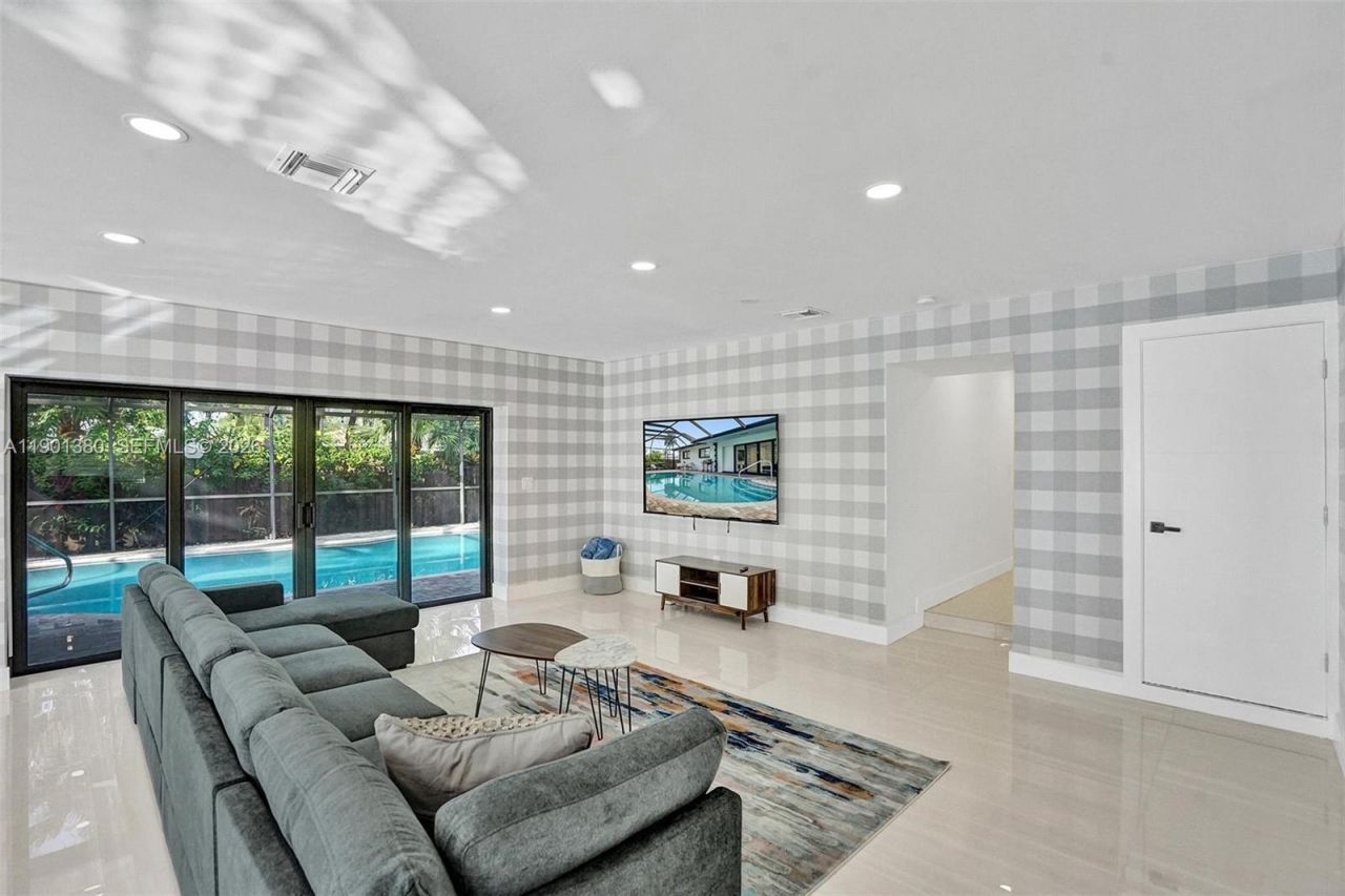 1141 N Northlake Dr, Hollywood, FL 33019 Photo