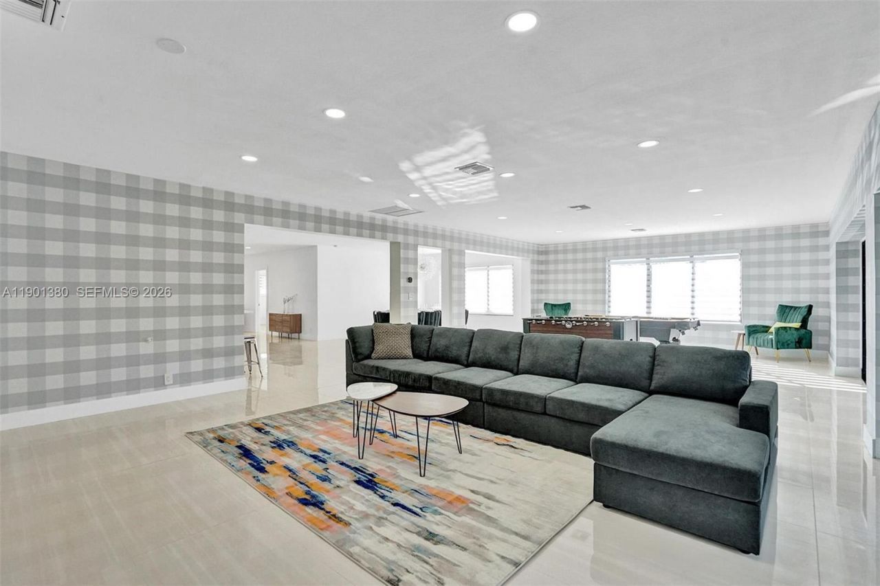 1141 N Northlake Dr, Hollywood, FL 33019 Photo