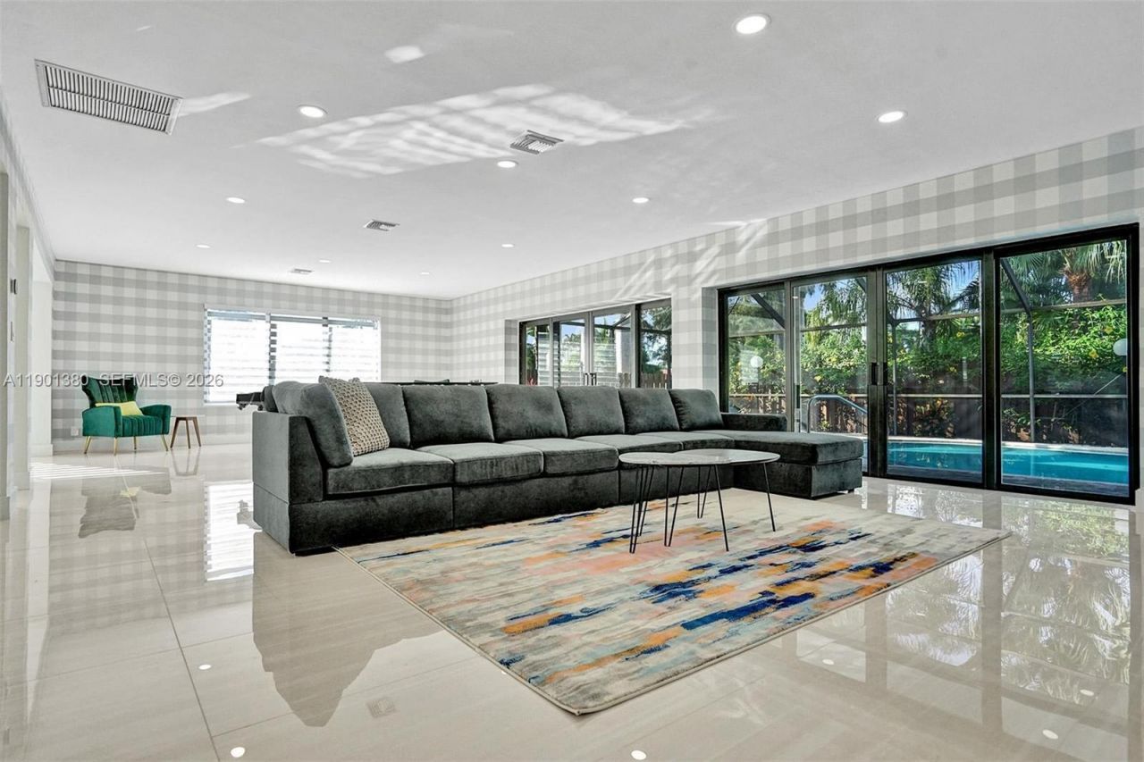 1141 N Northlake Dr, Hollywood, FL 33019 Photo