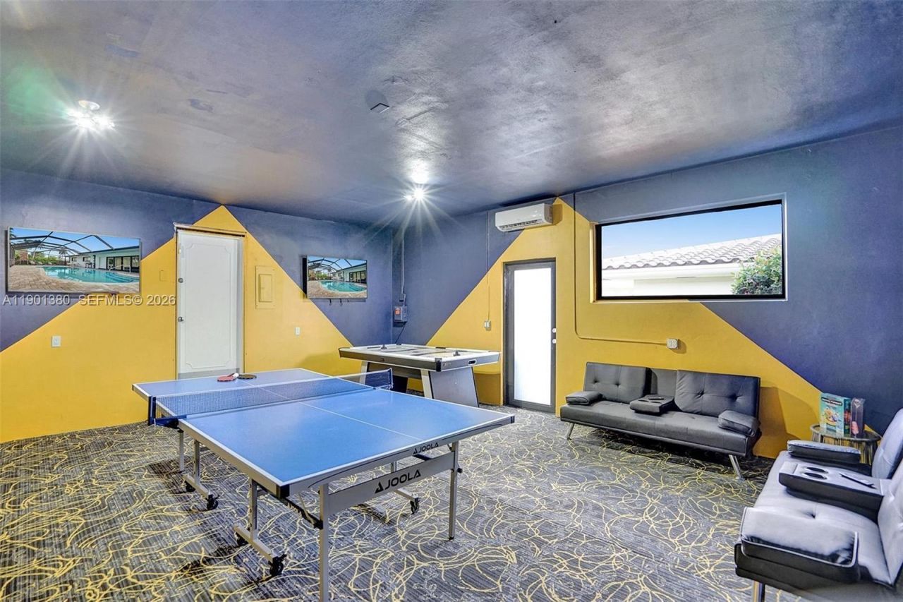 1141 N Northlake Dr, Hollywood, FL 33019 Photo