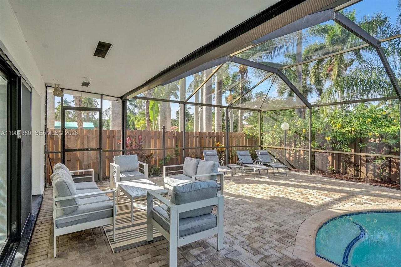 1141 N Northlake Dr, Hollywood, FL 33019 Photo
