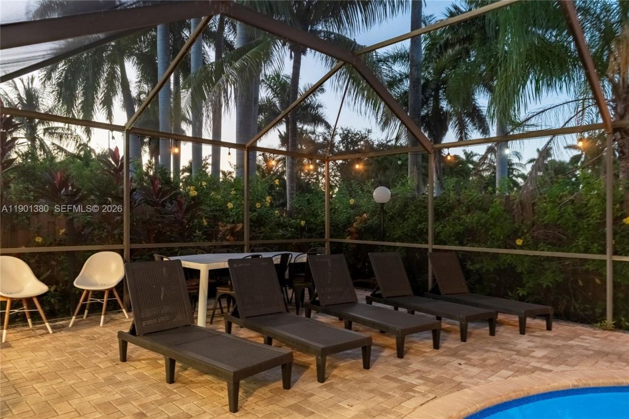 1141 N Northlake Dr, Hollywood, FL 33019 Photo