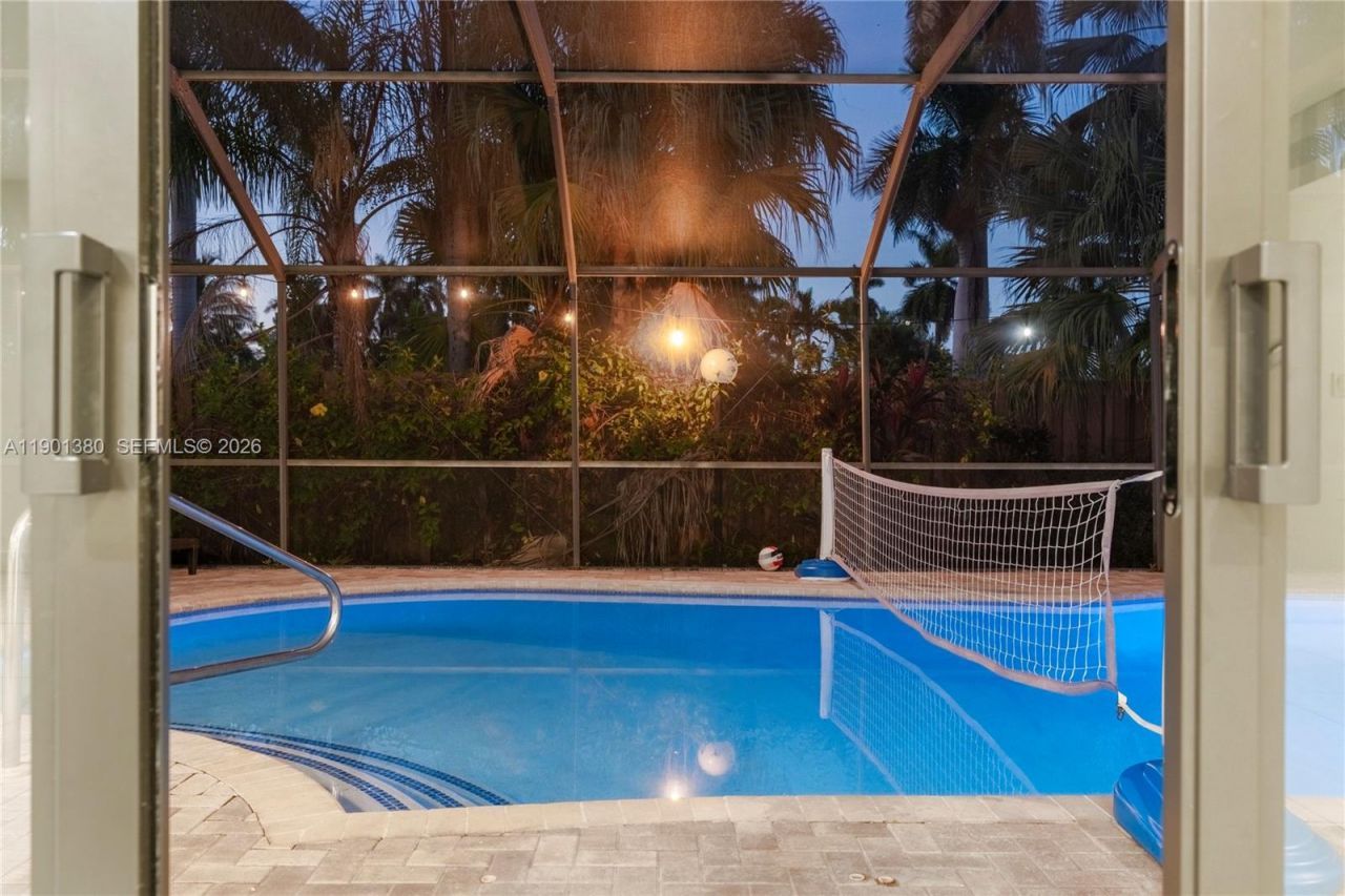 1141 N Northlake Dr, Hollywood, FL 33019 Photo