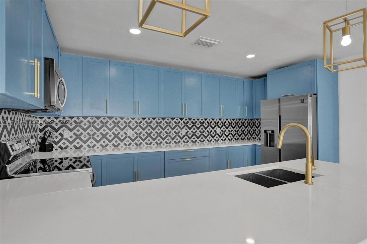 1141 N Northlake Dr, Hollywood, FL 33019 Photo