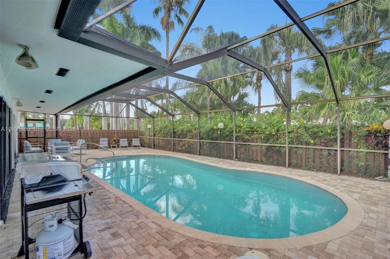 1141 N Northlake Dr, Hollywood, FL 33019 Photo