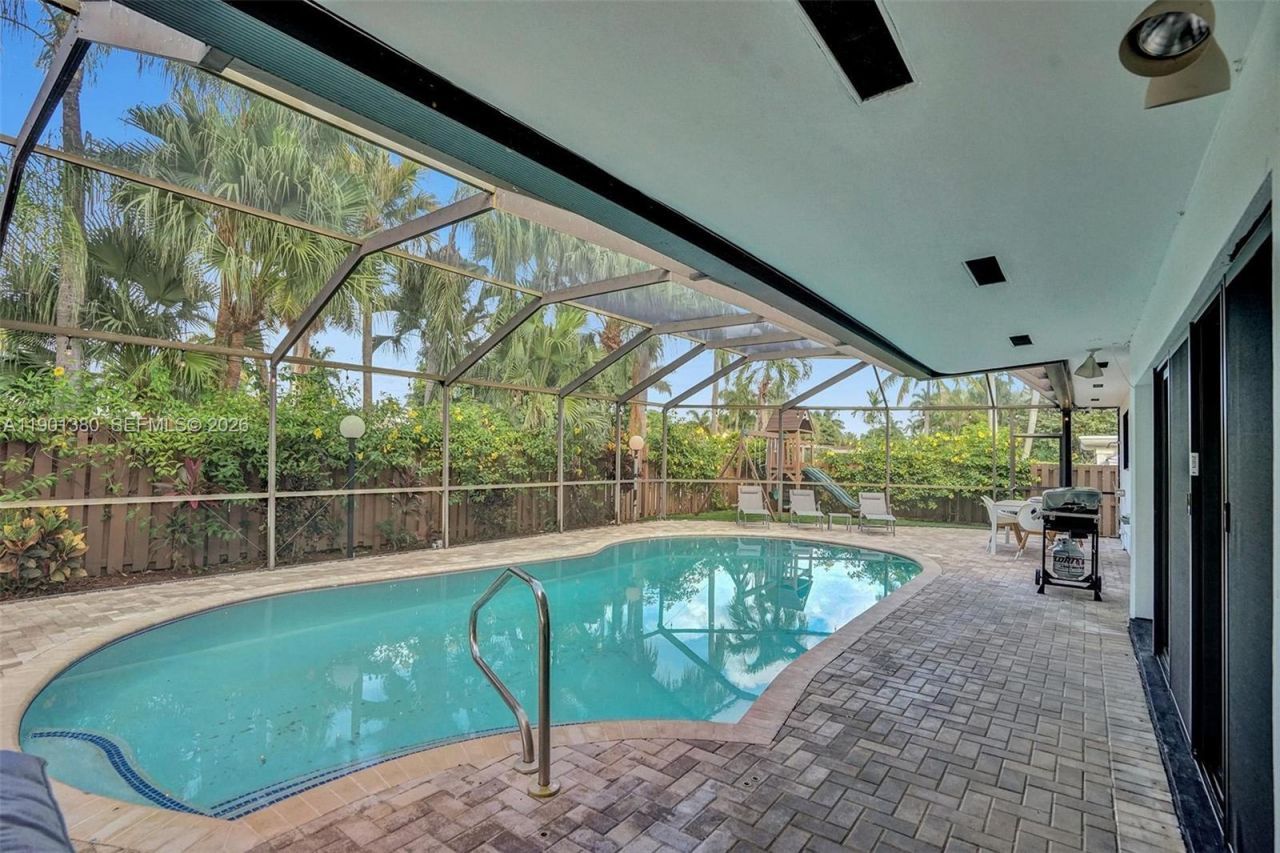 1141 N Northlake Dr, Hollywood, FL 33019 Photo