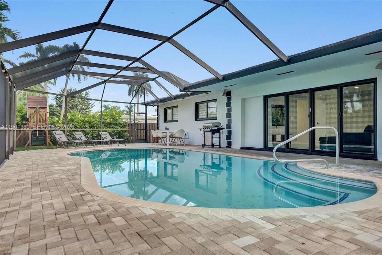 1141 N Northlake Dr, Hollywood, FL 33019 Photo