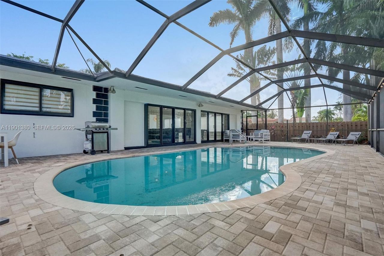 1141 N Northlake Dr, Hollywood, FL 33019 Photo