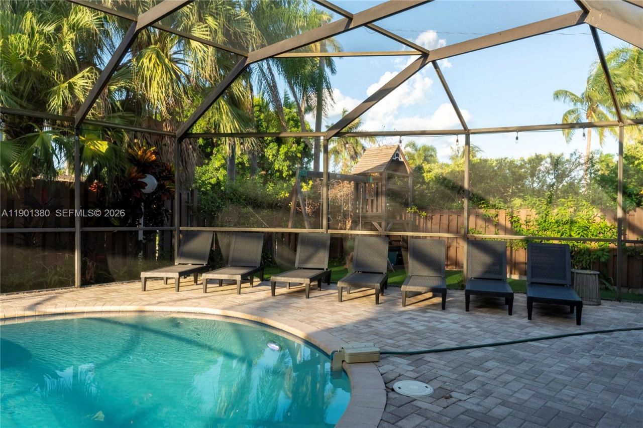 1141 N Northlake Dr, Hollywood, FL 33019 Photo