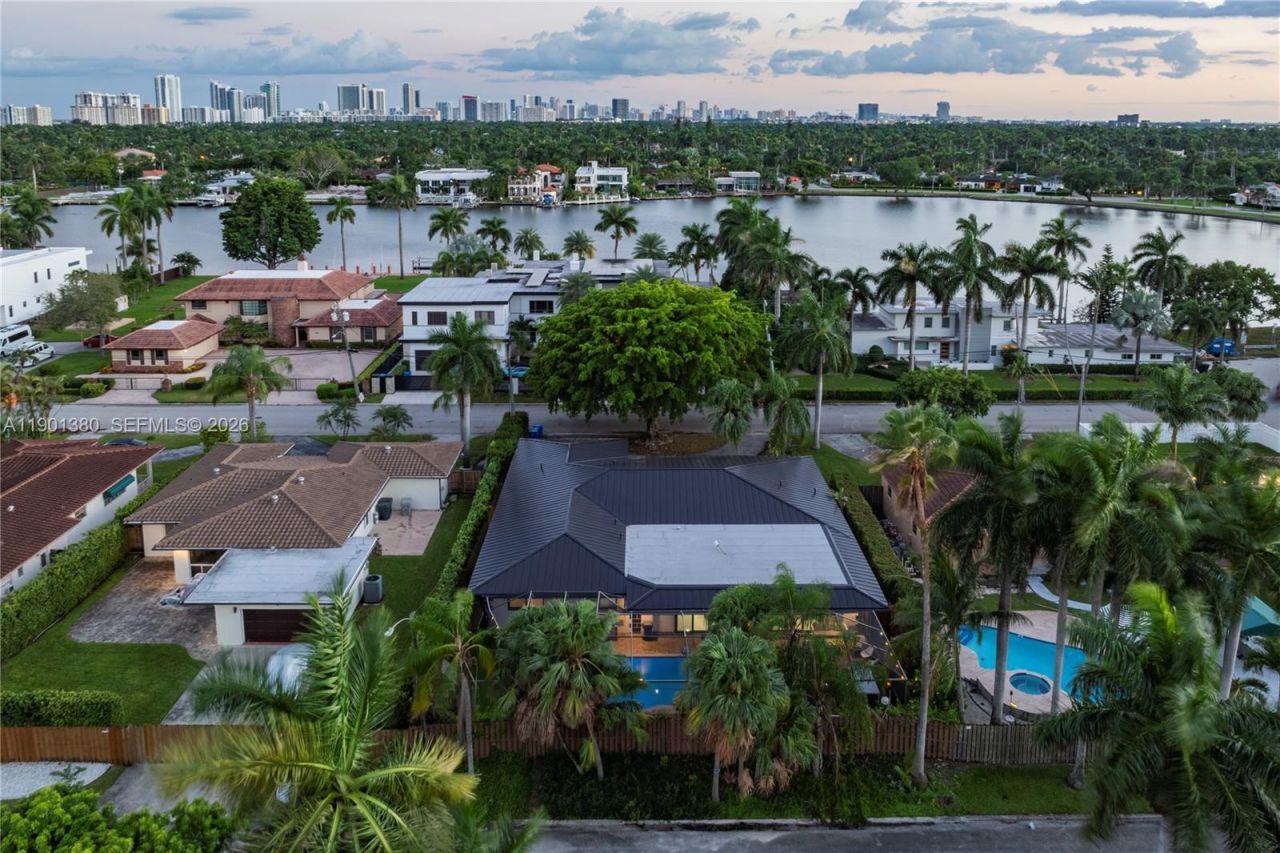 1141 N Northlake Dr, Hollywood, FL 33019 Photo