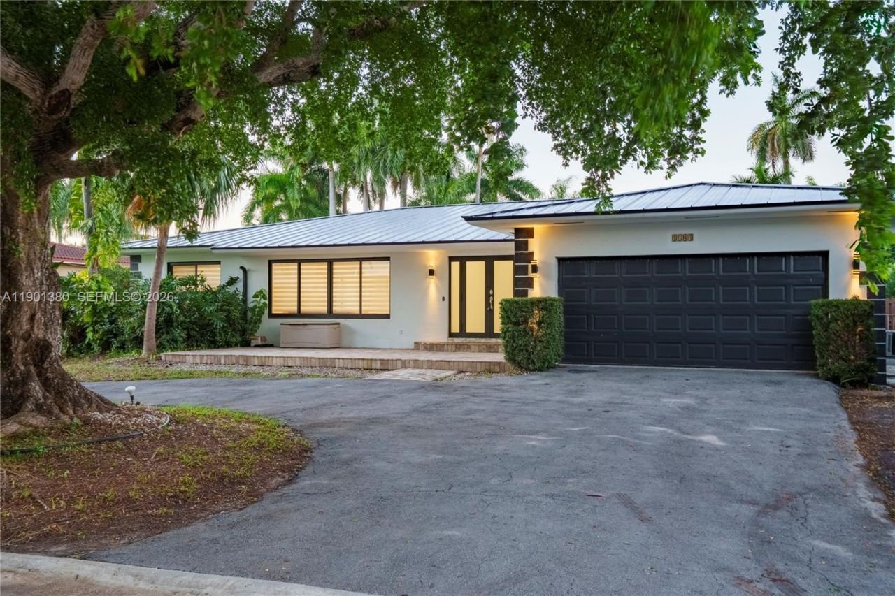1141 N Northlake Dr, Hollywood, FL 33019 Photo