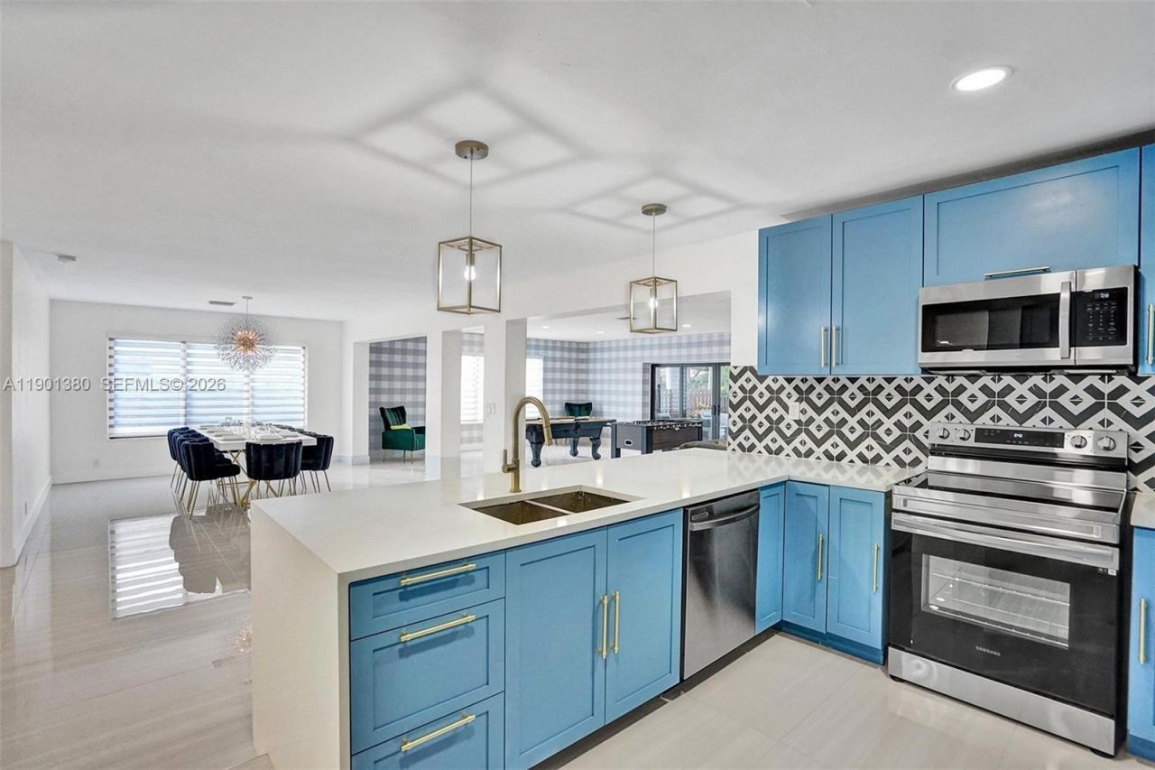 1141 N Northlake Dr, Hollywood, FL 33019 Photo