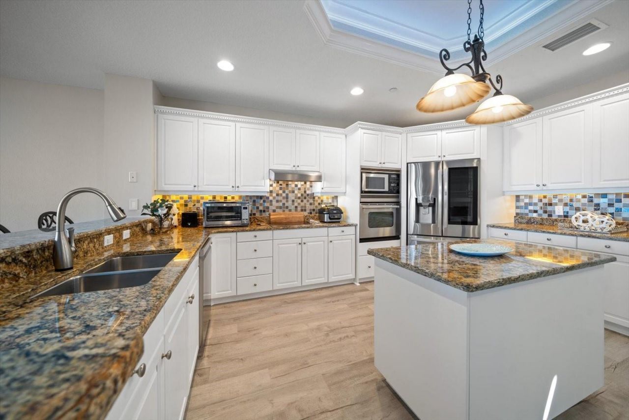 17745 Gulf Boulevard, Unit 702, Redington Shores, FL 33708 Photo