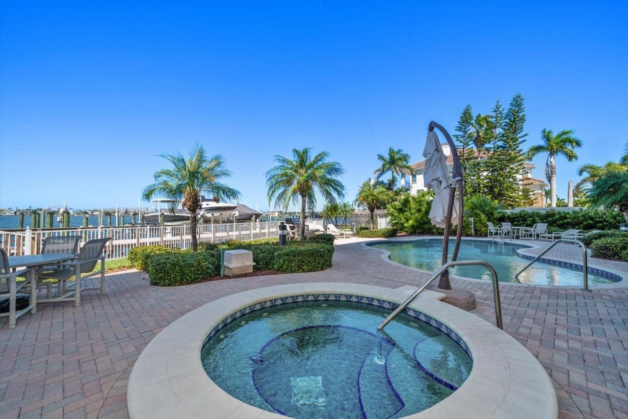 17745 Gulf Boulevard, Unit 702, Redington Shores, FL 33708 Photo