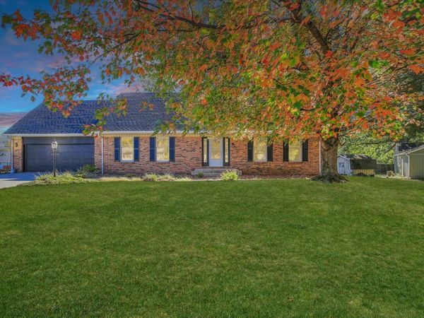 10 Dunlap Woods, Sidney, IL 61877