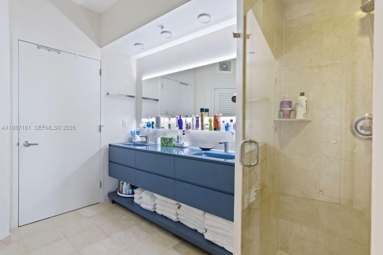 18001 E Collins Ave, Unit 2209, Sunny Isles Beach, FL 33160 Photo