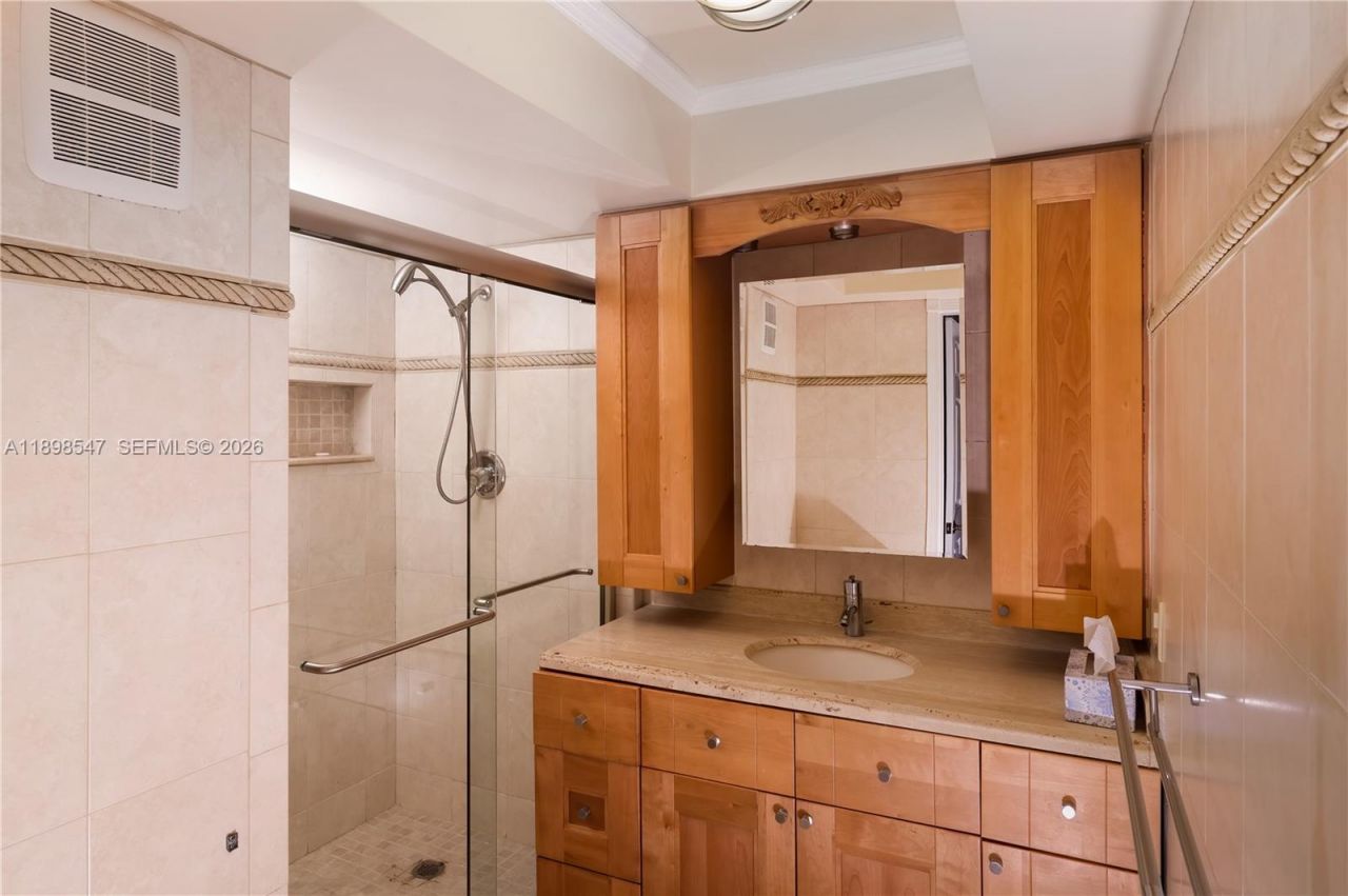 16200 Golf Club Rd, Unit 312, Weston, FL 33326 Photo