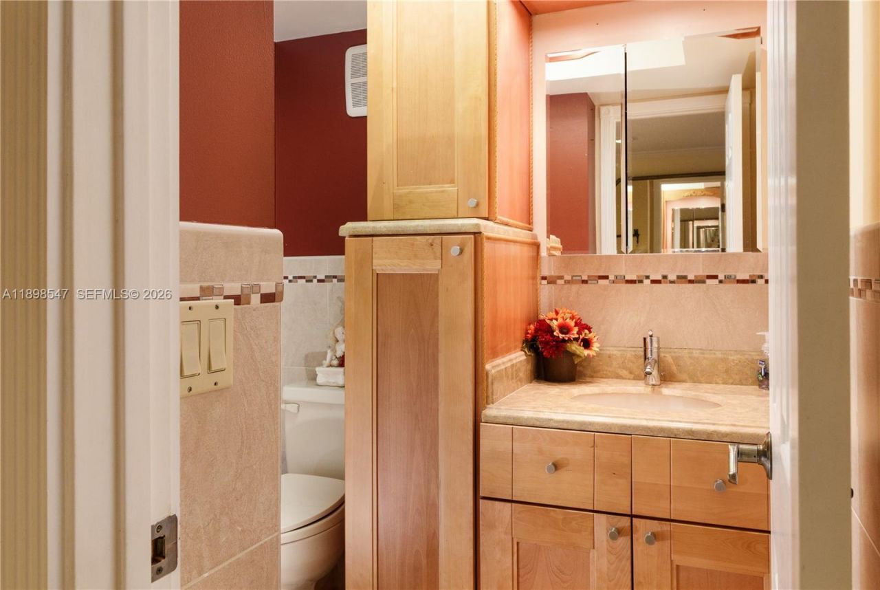 16200 Golf Club Rd, Unit 312, Weston, FL 33326 Photo