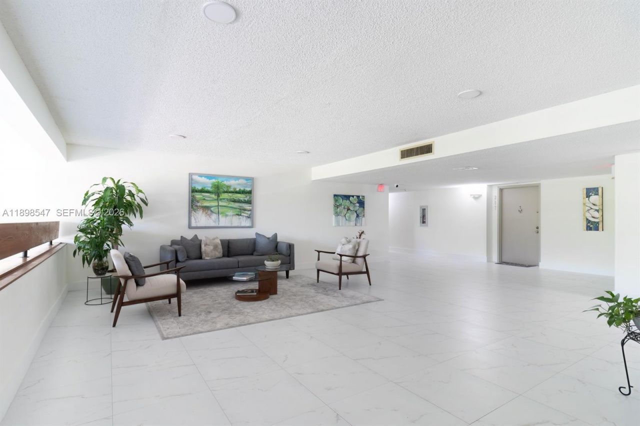 16200 Golf Club Rd, Unit 312, Weston, FL 33326 Photo