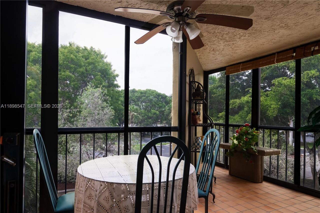 16200 Golf Club Rd, Unit 312, Weston, FL 33326 Photo