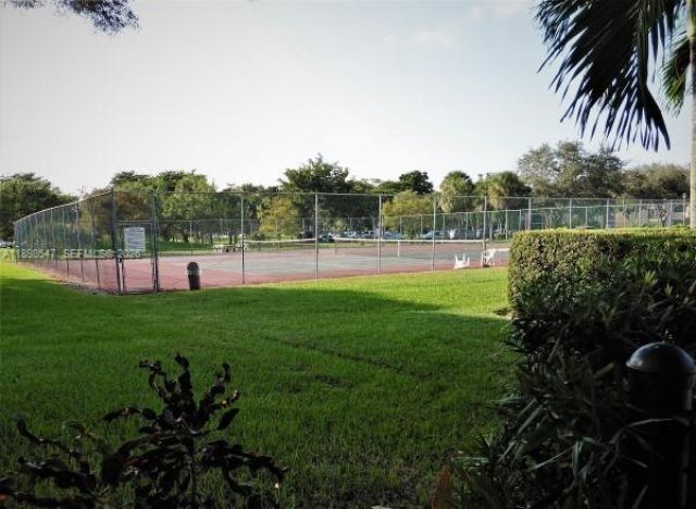 16200 Golf Club Rd, Unit 312, Weston, FL 33326 Photo