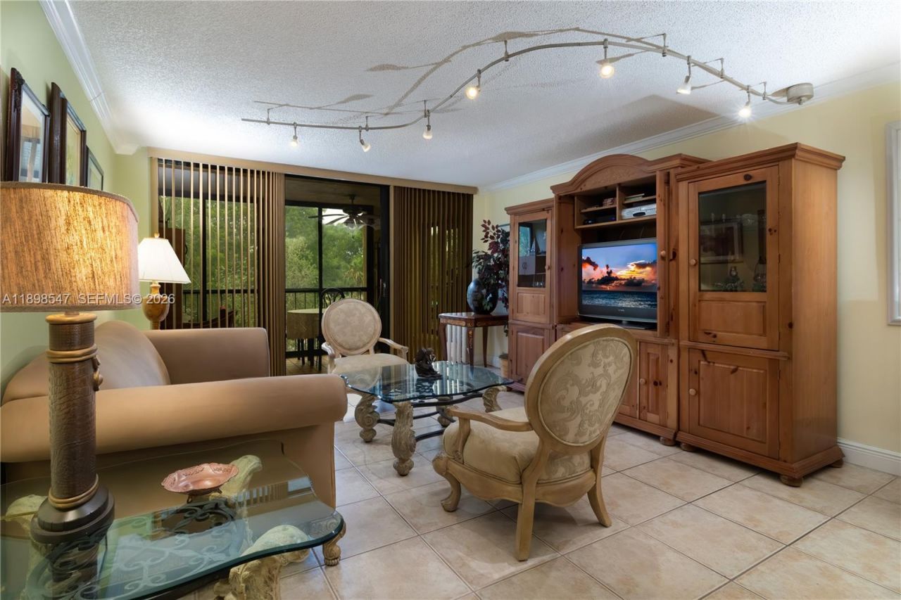 16200 Golf Club Rd, Unit 312, Weston, FL 33326 Photo