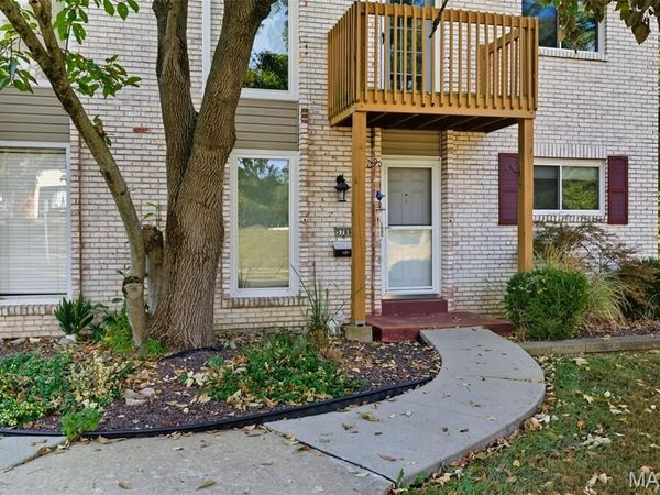 5788 Westphalia Lane, Oakville, MO 63129