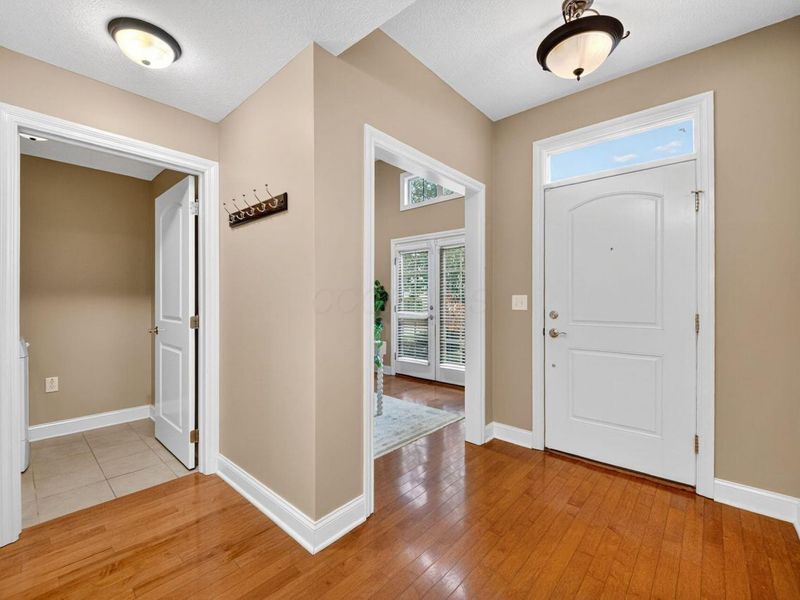 302 Zander Lane, Columbus, OH 43230 Photo 3