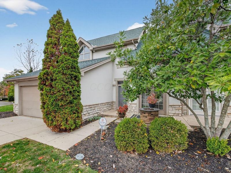 302 Zander Lane, Columbus, OH 43230 Photo 3