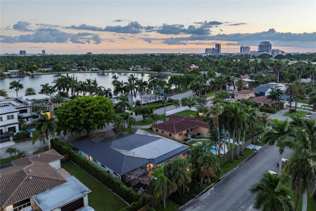 1141 N Northlake Dr, Hollywood, FL 33019 Photo