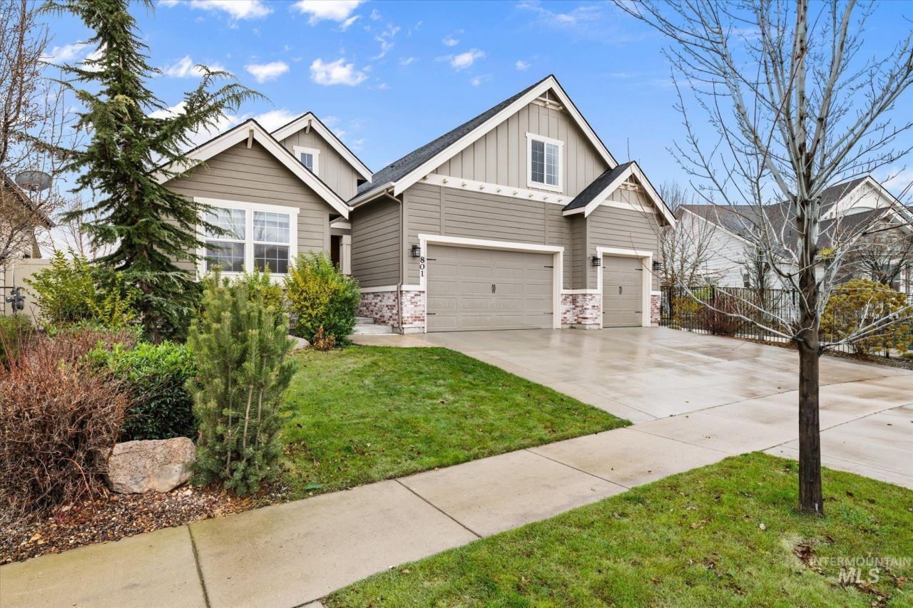 801 E Crest Ridge Dr, Meridian, ID 83642 Main Photo