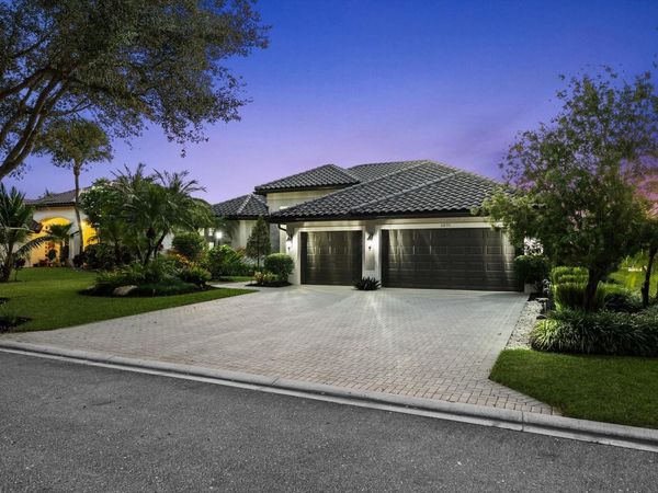 6895 NW 108th Avenue, Parkland, FL 33076