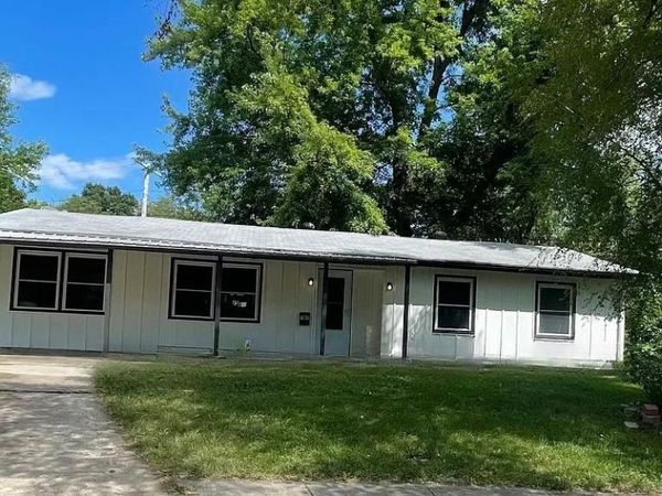 702 Park Circle, Belton, MO 64012